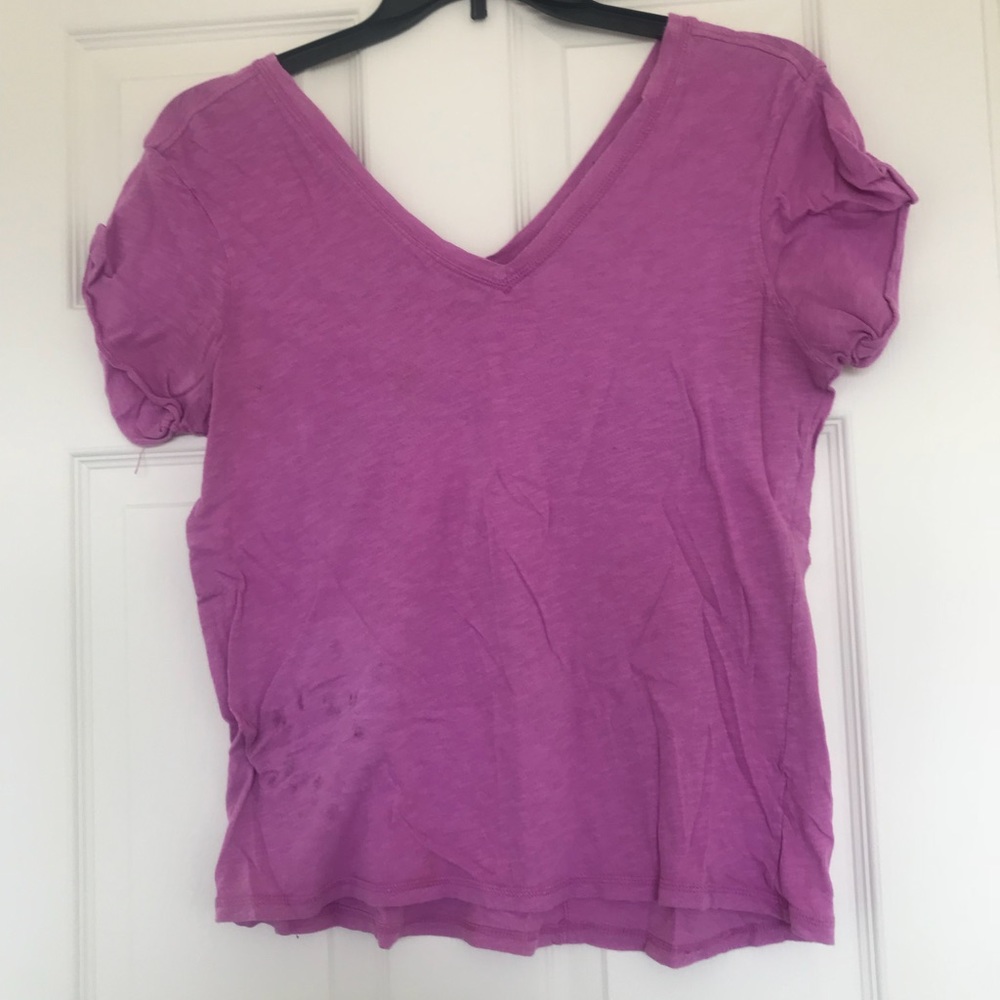 🍁 Barely Worn Pink VNeck T-shirt!